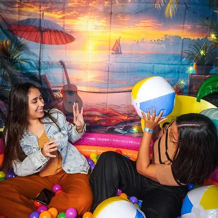 Leevin Mountjoy Hostel *